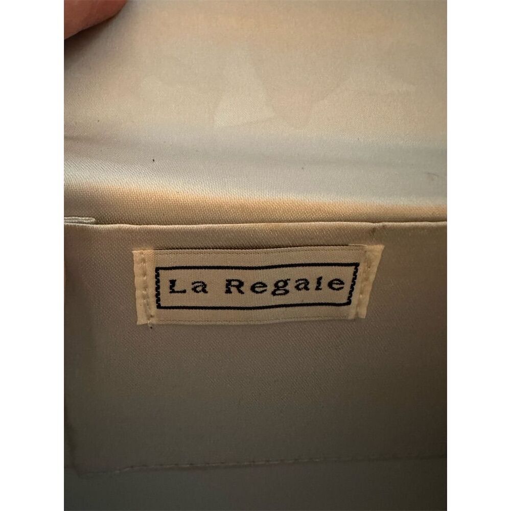 La Regale Vintage Silver Evening Clutch Bag with Chain Strap - Picture 3 of 4